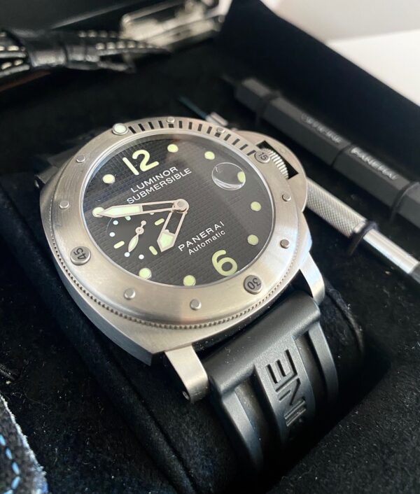 Panerai Luminor Submersible Titanium PAM025