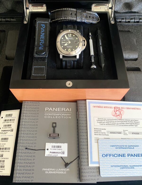 Panerai Luminor Submersible Titanium PAM025