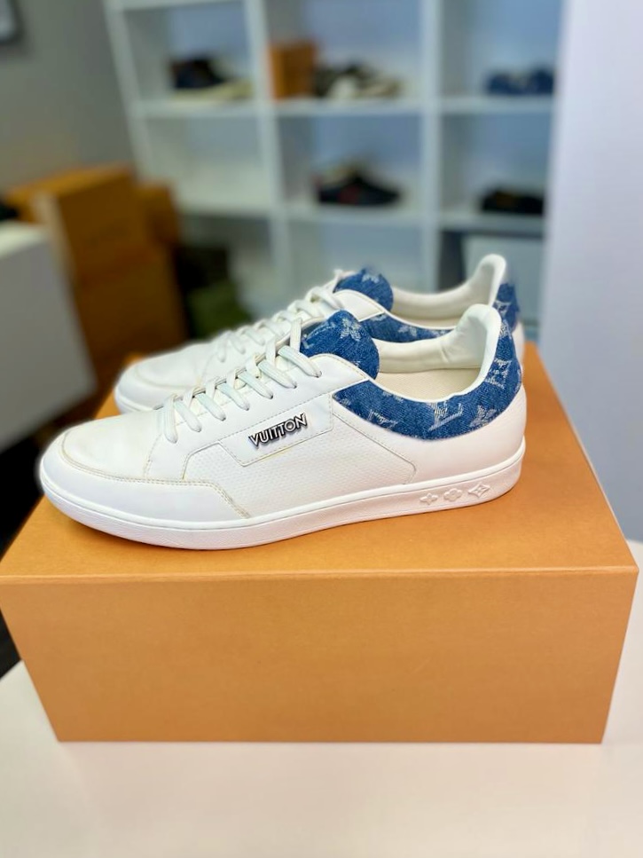 LOUIS VUITTON Mens Sneakers size 9