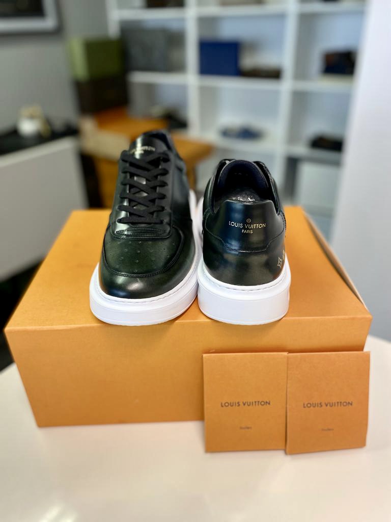 LOUIS VUITTON Men's shoes size 9 - Like New