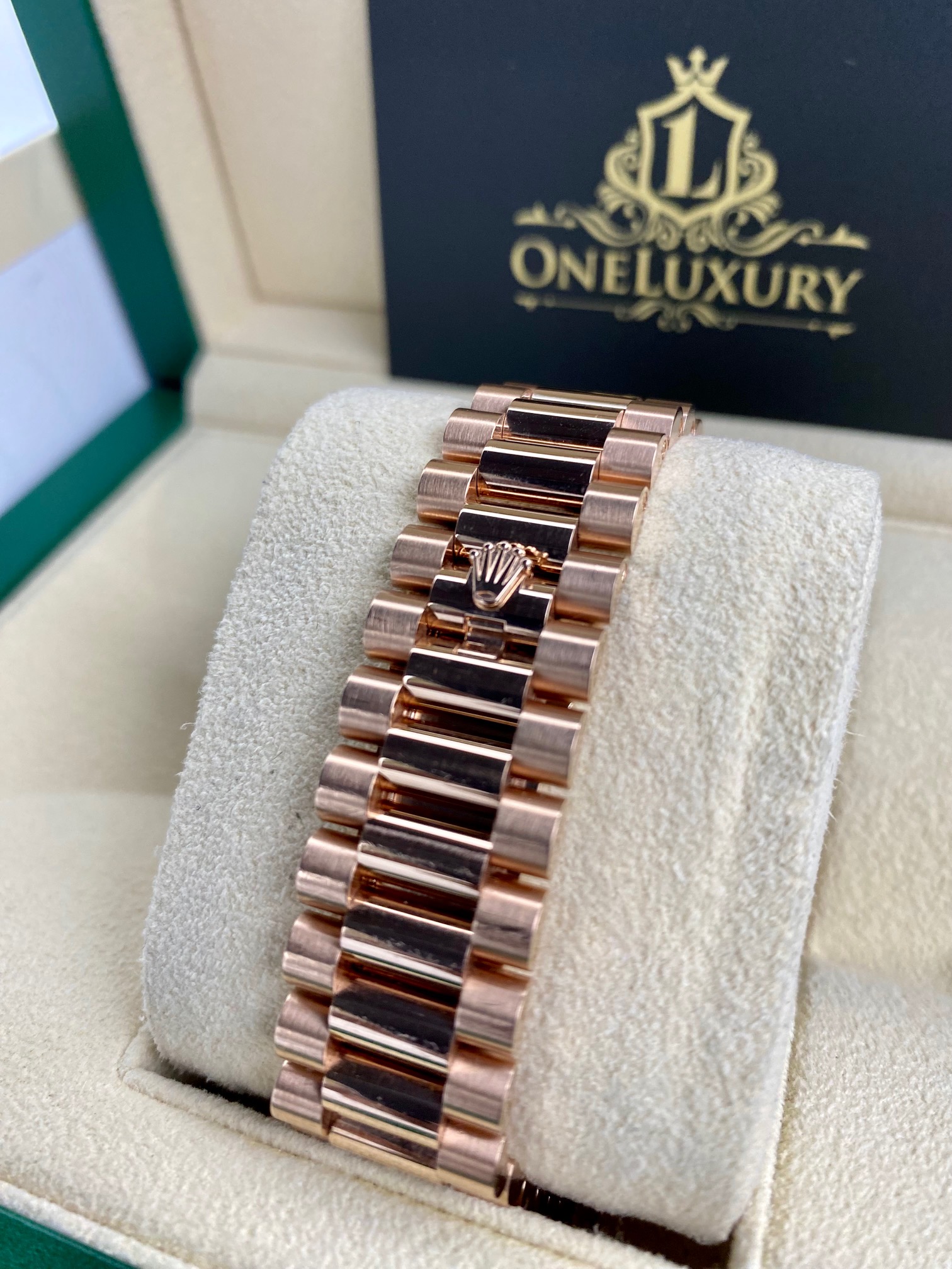 Rolex Day-Date 40 228235 Rose Gold Olive Green Roman Dial 40MM