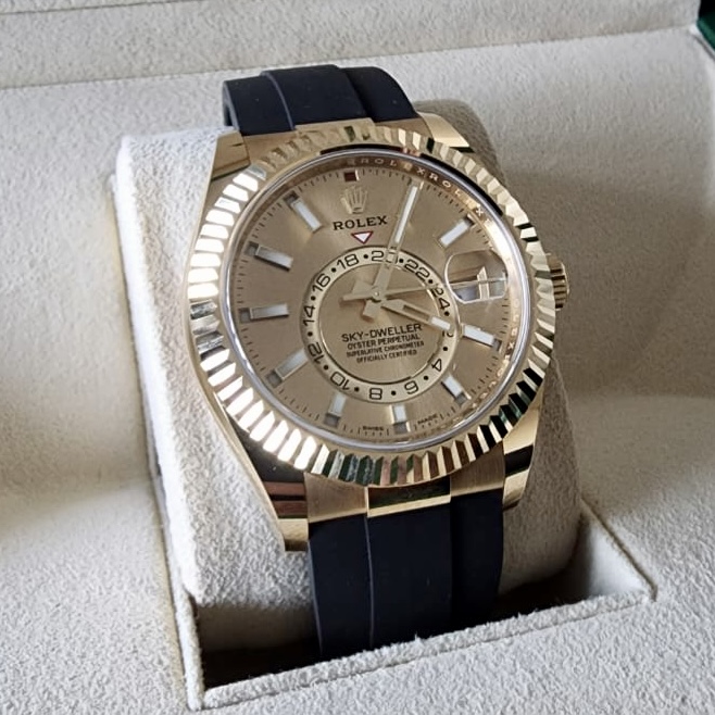 Rolex Sky-Dweller 42mm 18ct Yellow Gold Black Oysterflex Strap 326238