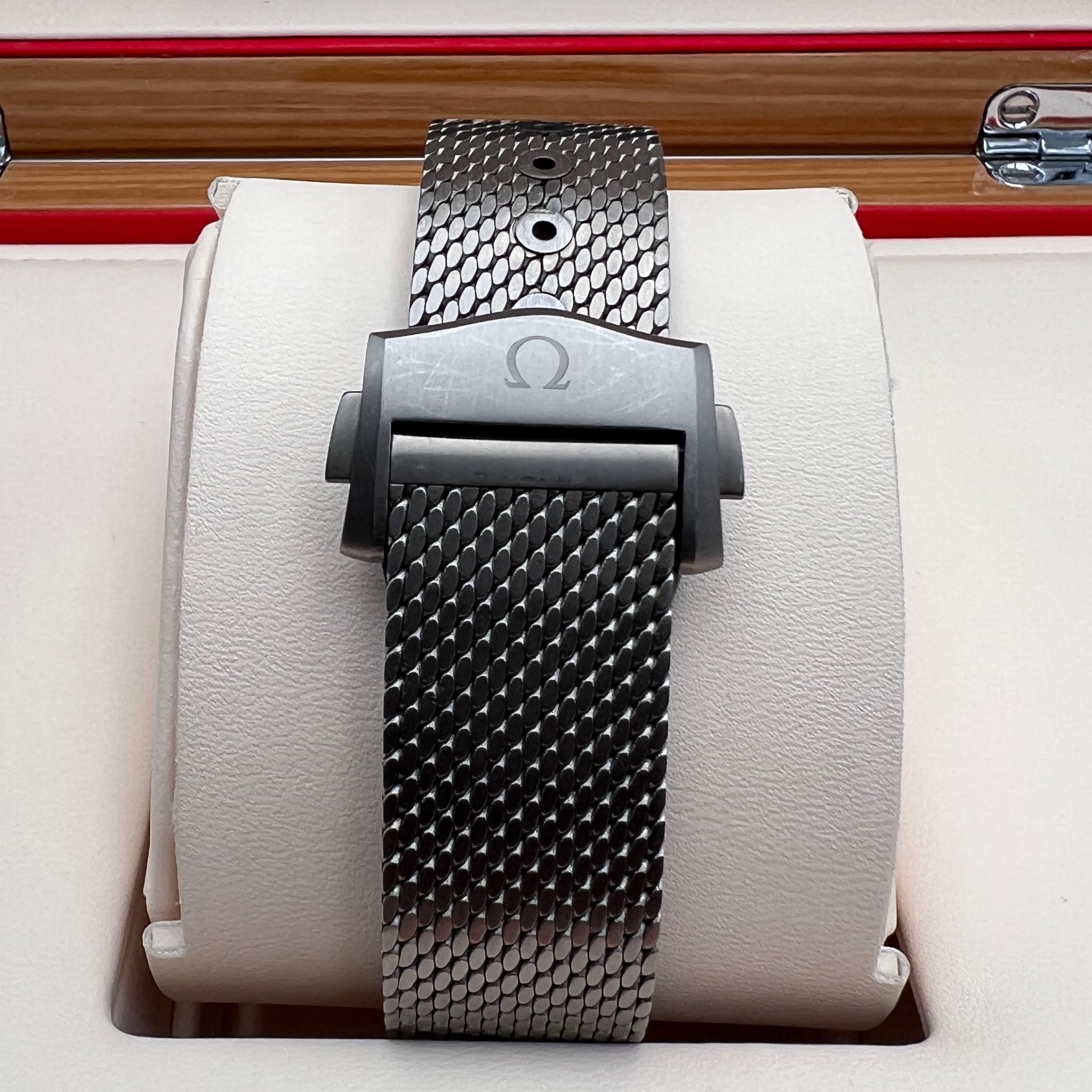 Omega Seamaster Diver James Bond 007 Edition Titanium 210.90.42.20.01.001