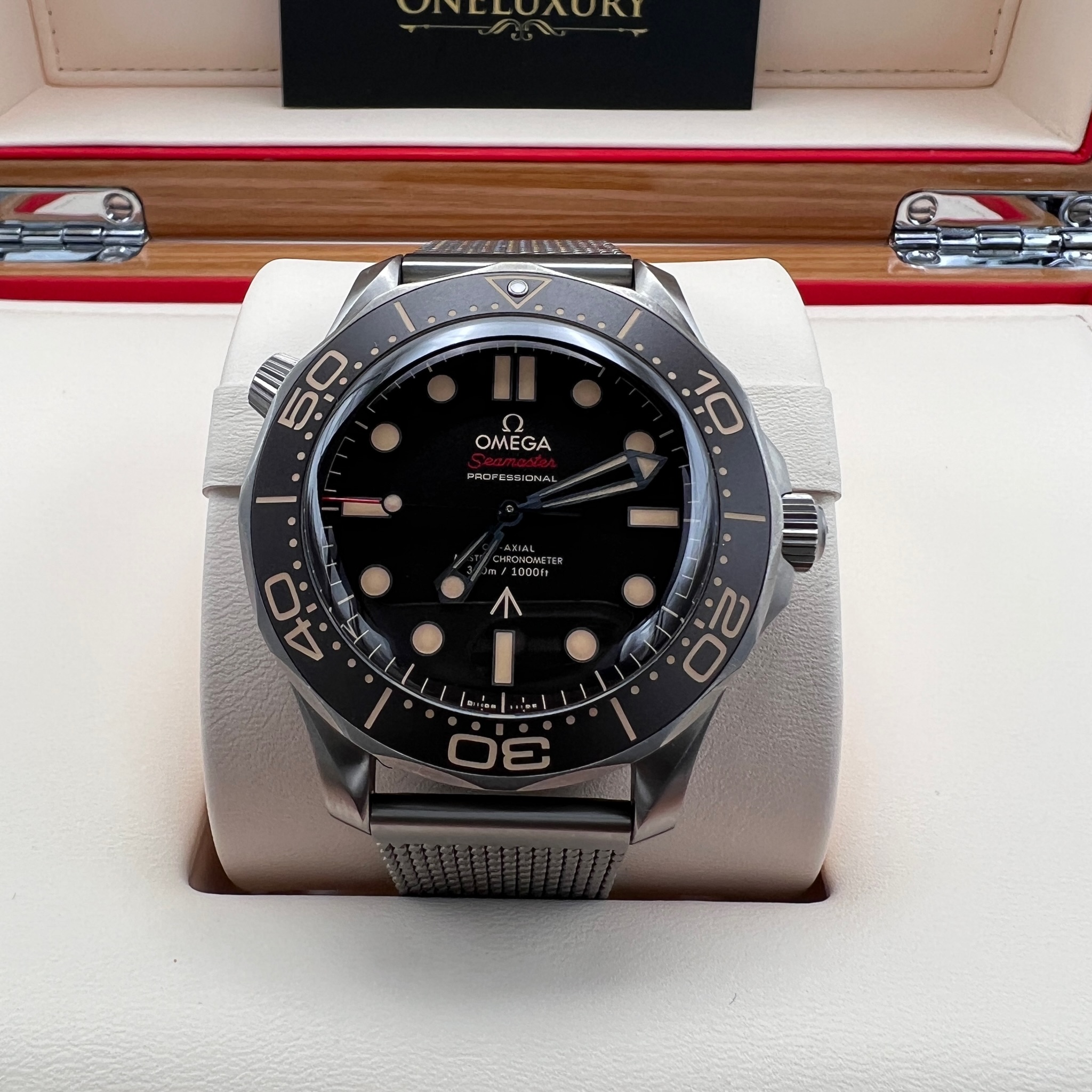 Omega Seamaster Diver James Bond 007 Edition Titanium 210.90.42.20.01.001