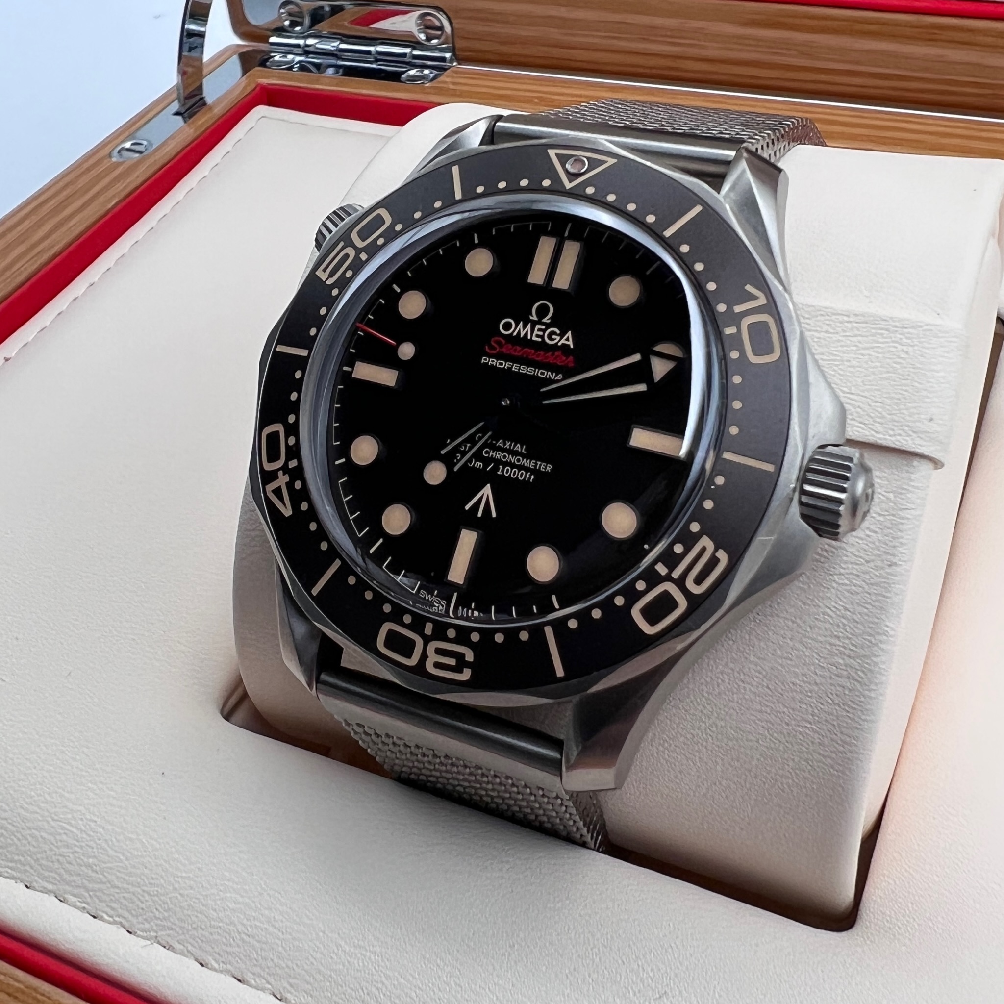 Omega Seamaster Diver James Bond 007 Edition Titanium 210.90.42.20.01.001