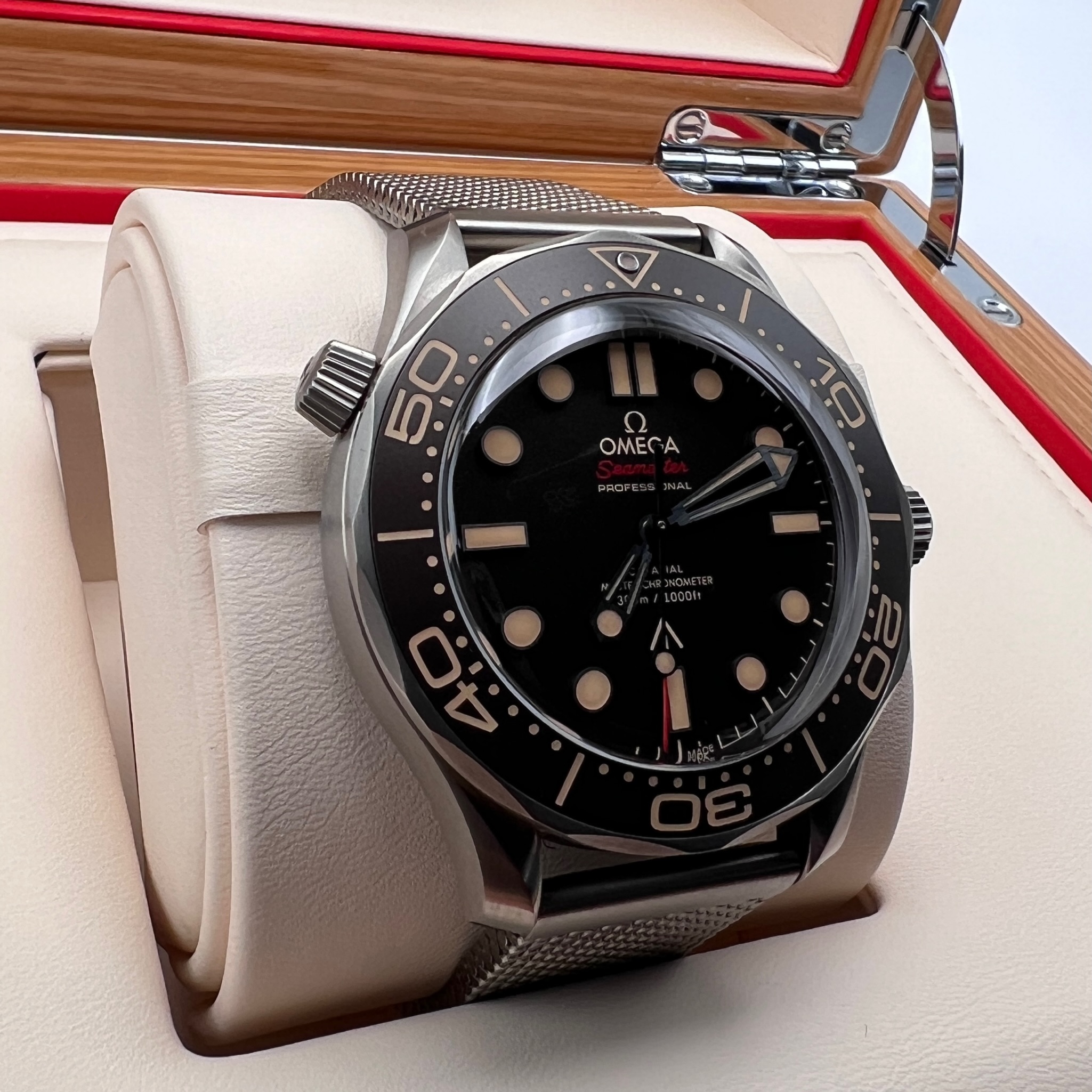 Omega Seamaster Diver James Bond 007 Edition Titanium 210.90.42.20.01.001
