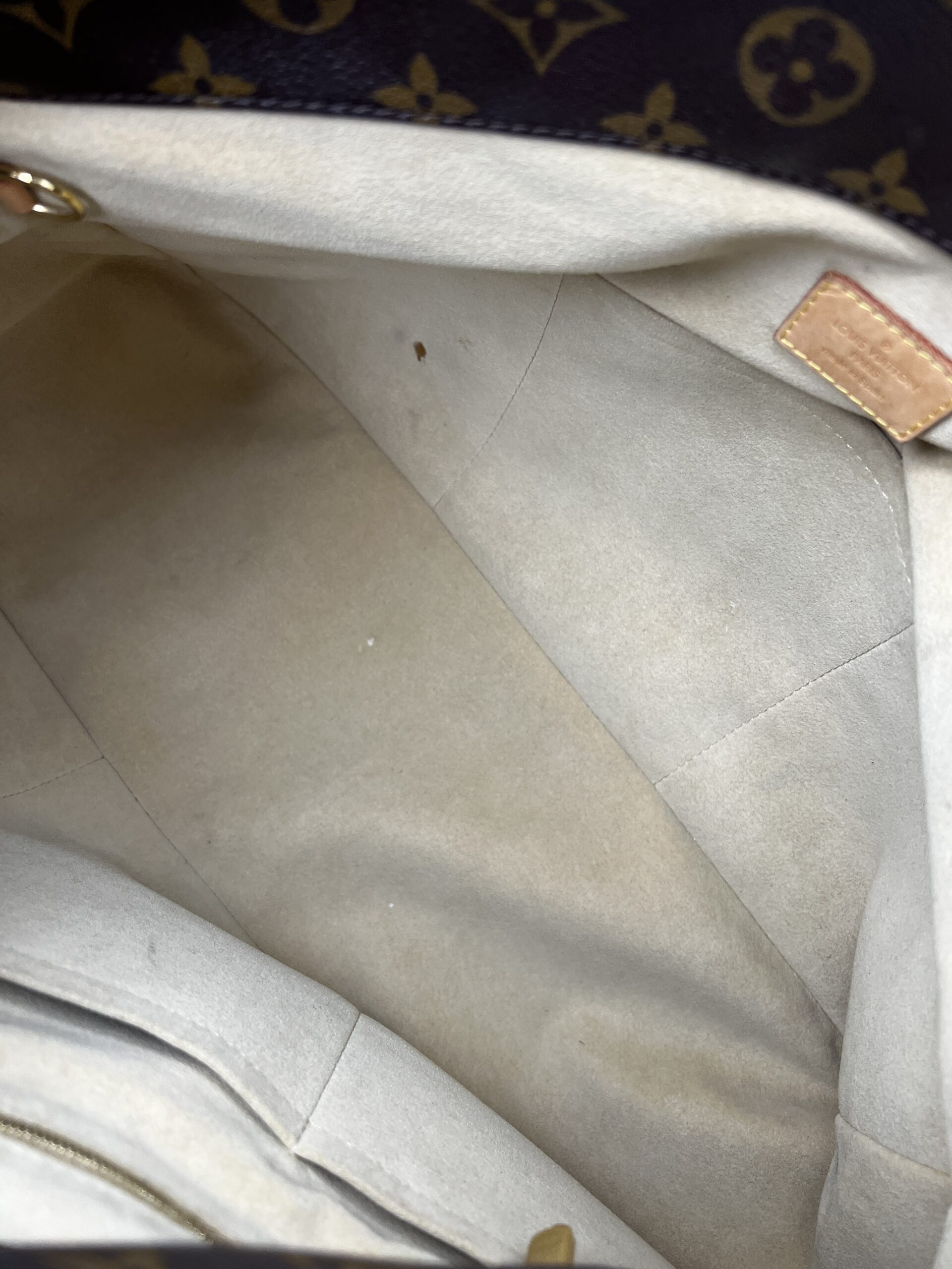 Louis Vuitton Artsy MM Monogram Canvas