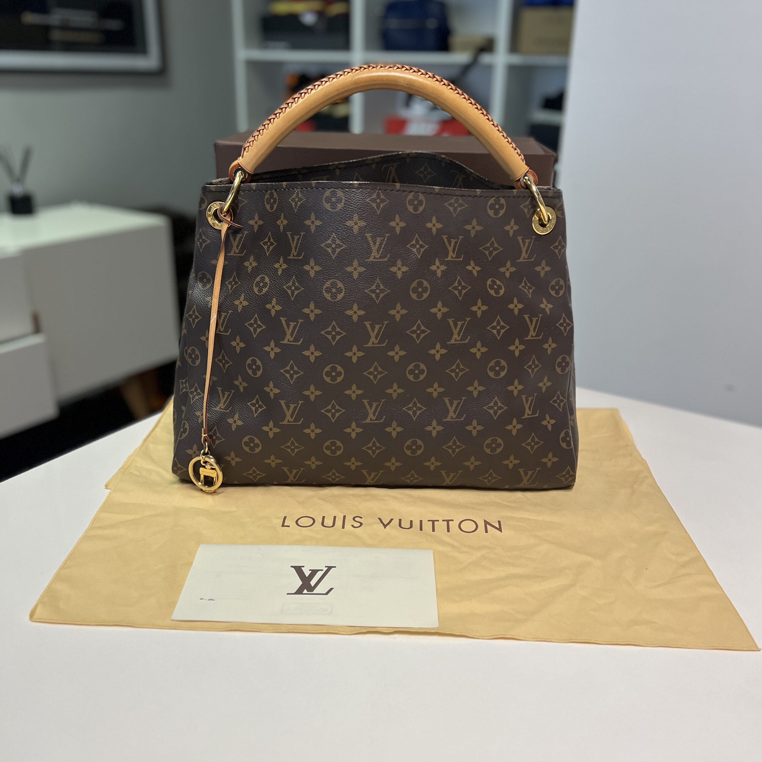 Louis Vuitton Artsy MM Monogram Canvas