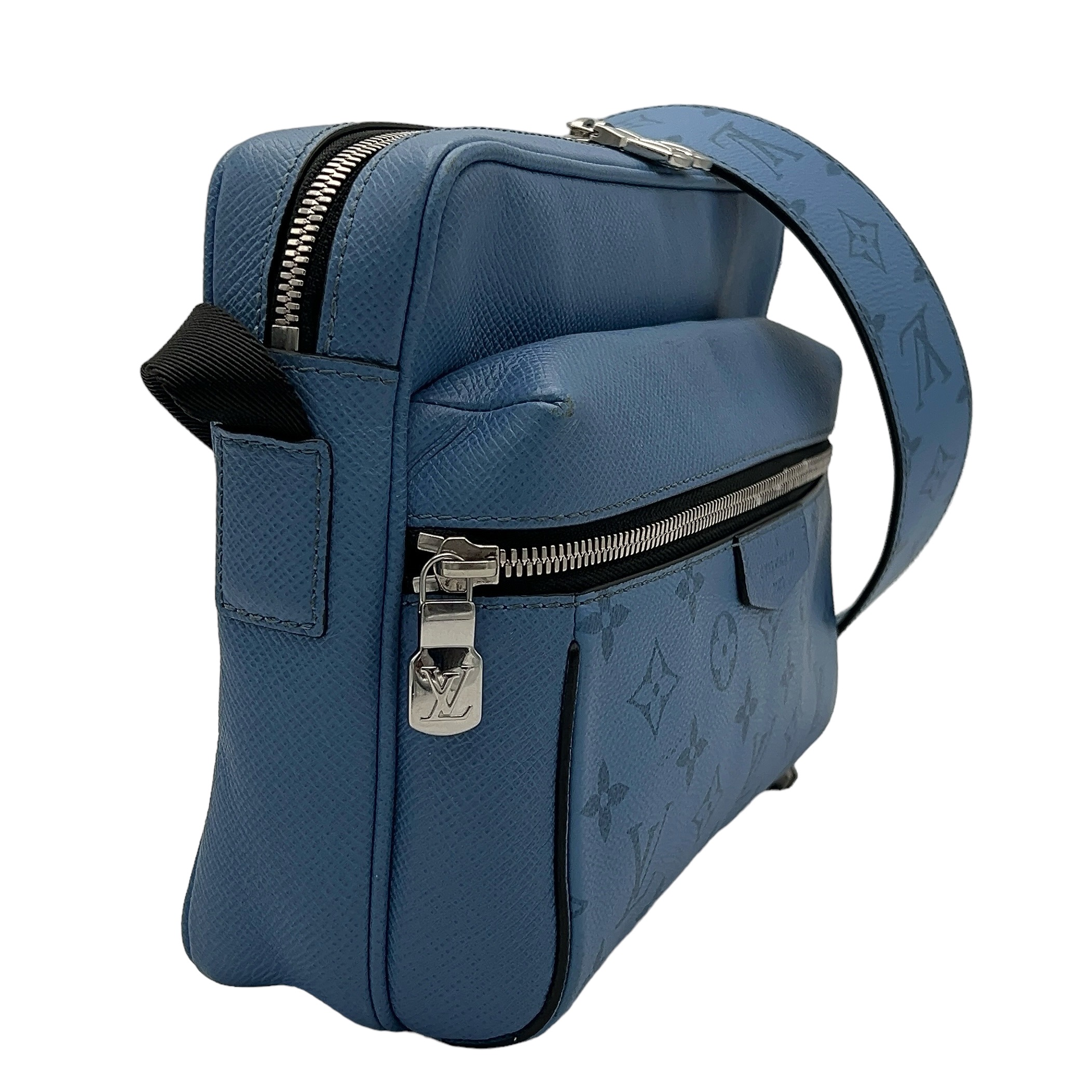 Louis Vuitton Taigarama Outdoor Messenger crossbody Bag