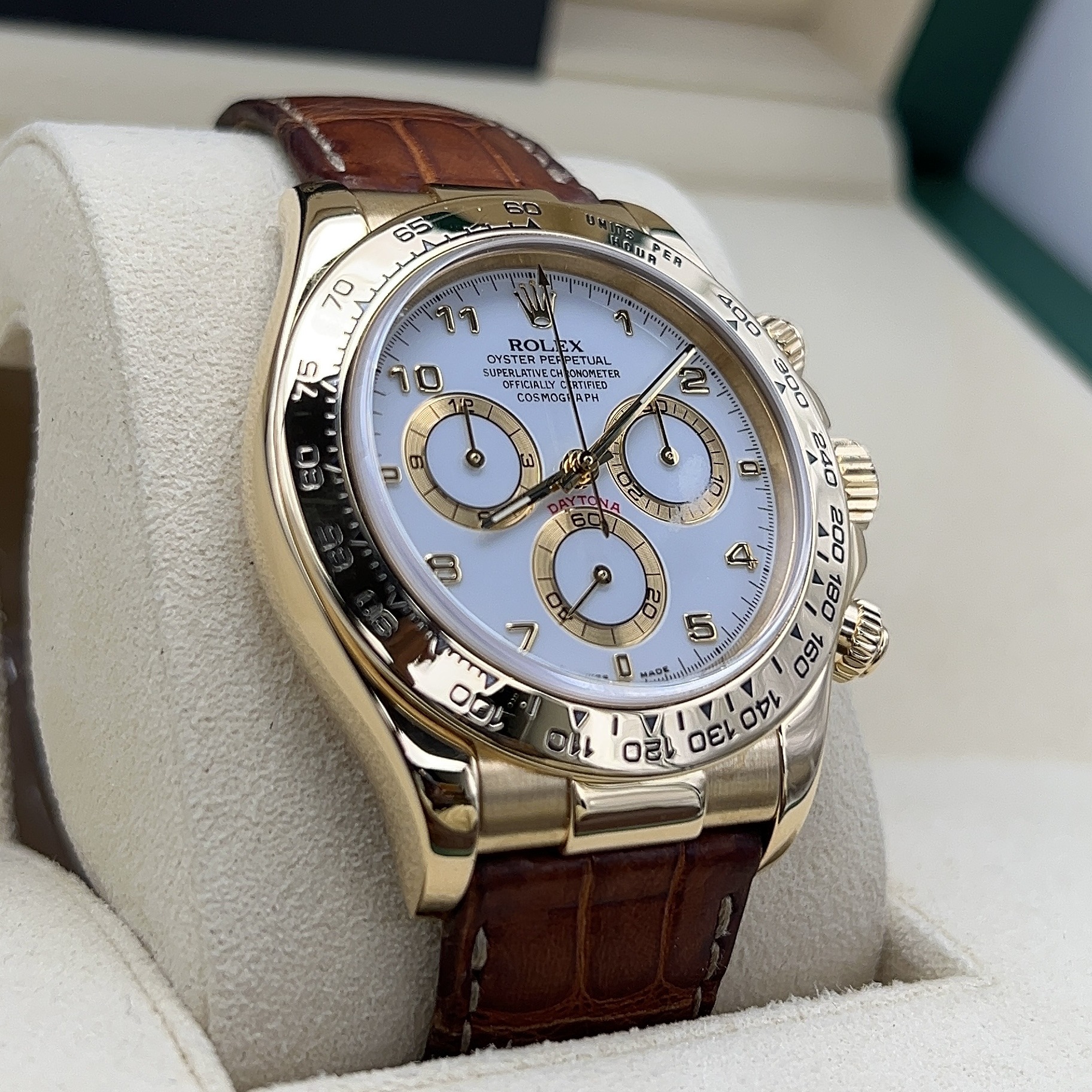 Rolex Daytona Ref. 116518 in 18k Gold APH Porcelain Dial
