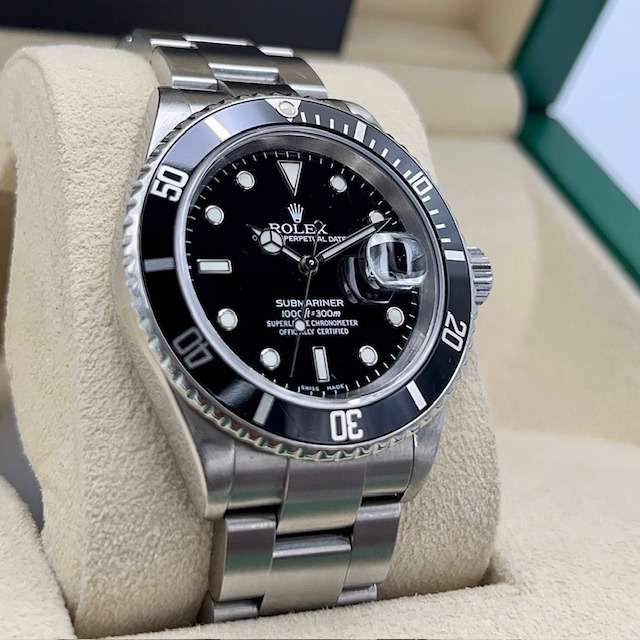 Rolex Submariner Date 16610 40mm Year 2004