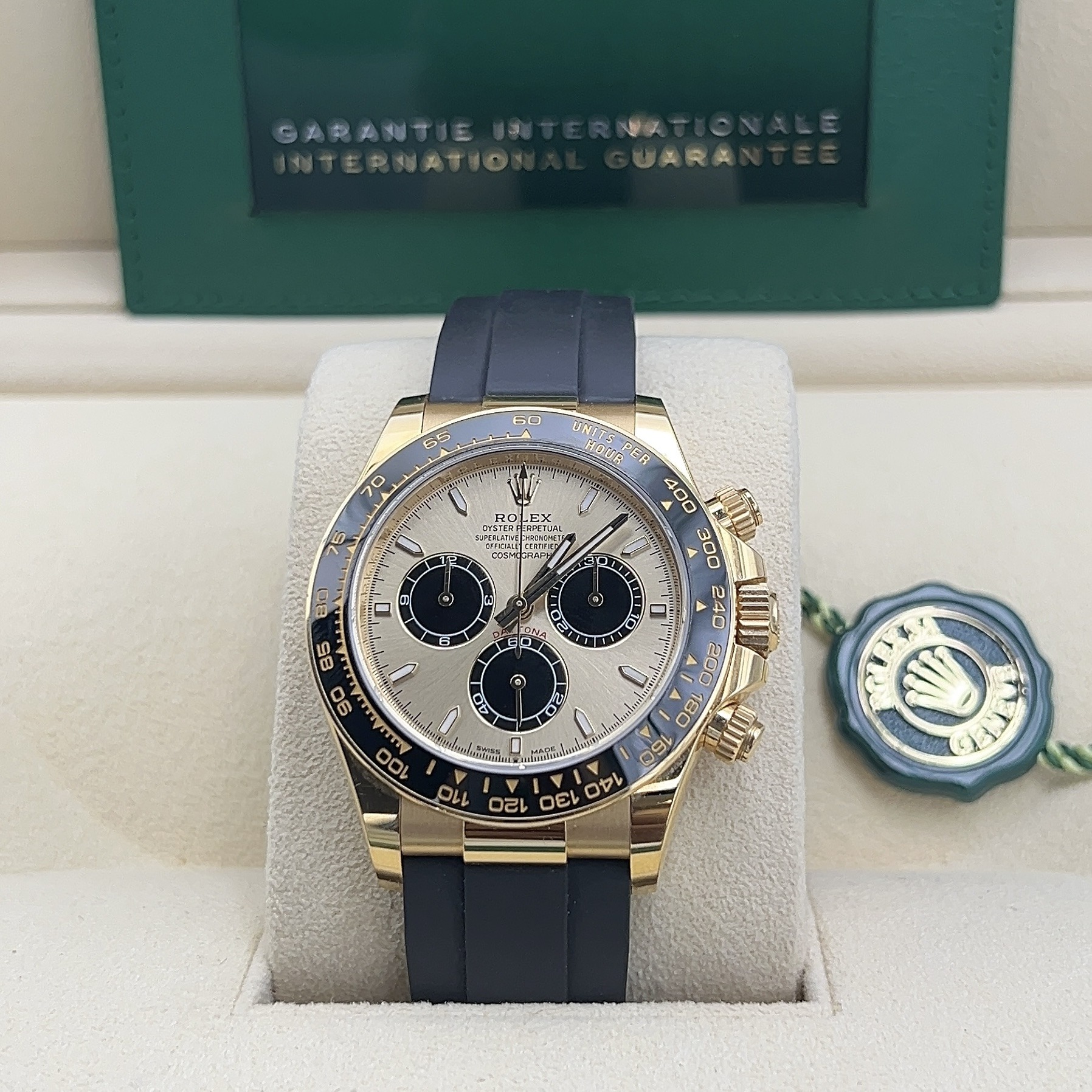 Rolex Cosmograph Daytona 40mm 18ct Yellow gold Ref: 126518LN